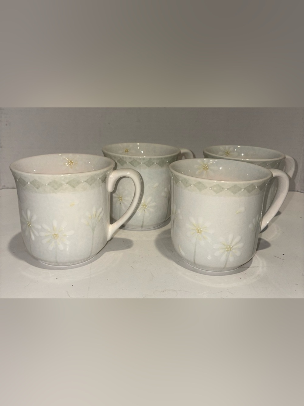 Set of 4 Vintage Block “Loves Me” Ceramic Mugs